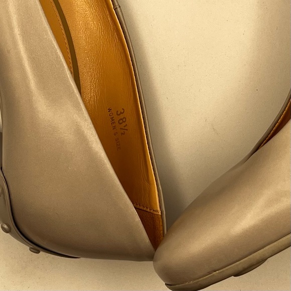 TODS LIGHT GREY LEATHER HEELS - Picture 13 of 15